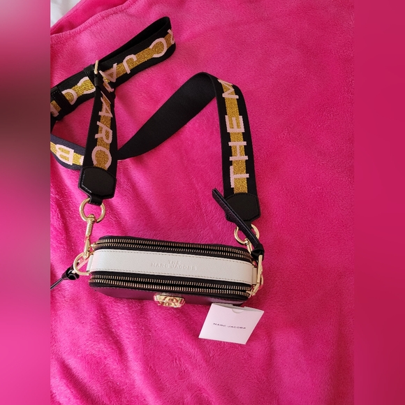 NWOT Marc Jacobs black with gold crossbody - Picture 4 of 6